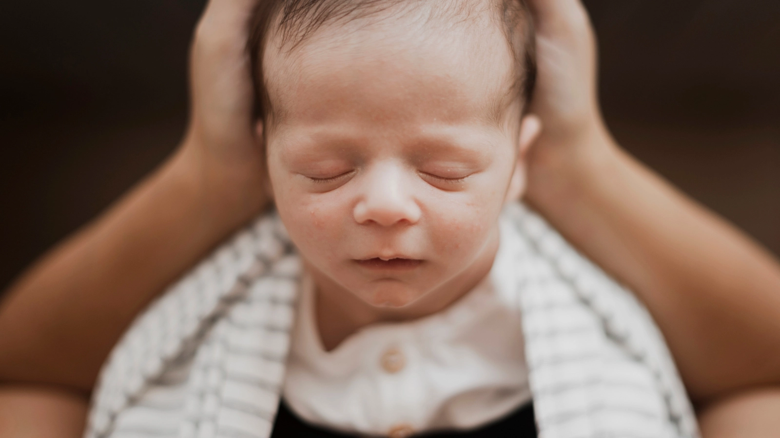 Catat Moms, Kenali Bentuk Kepala Bayi yang Normal