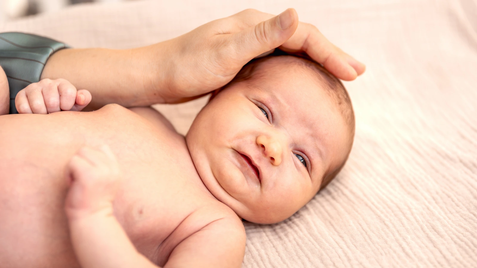 Flat Head Syndrome in Babies: Causes & Prevention