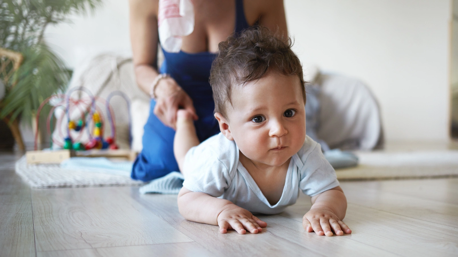 Causes of Babies Being Reluctant to Tummy Time & How to Overcome It