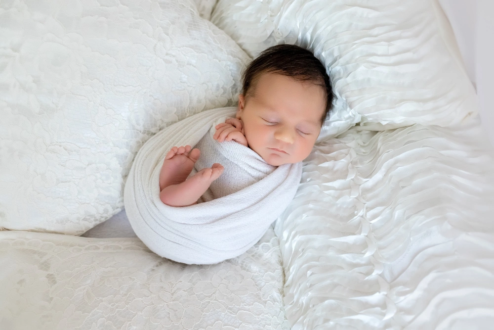 Umur Berapa Bayi Bisa Melihat? Ini Tahapan & Tandanya